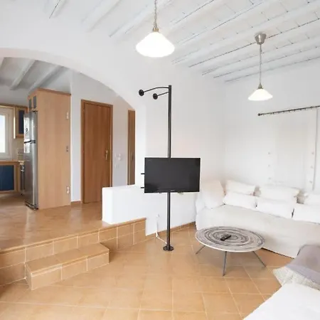 Dreamscape Cozy 3-bedroom Mykonos Hideaway